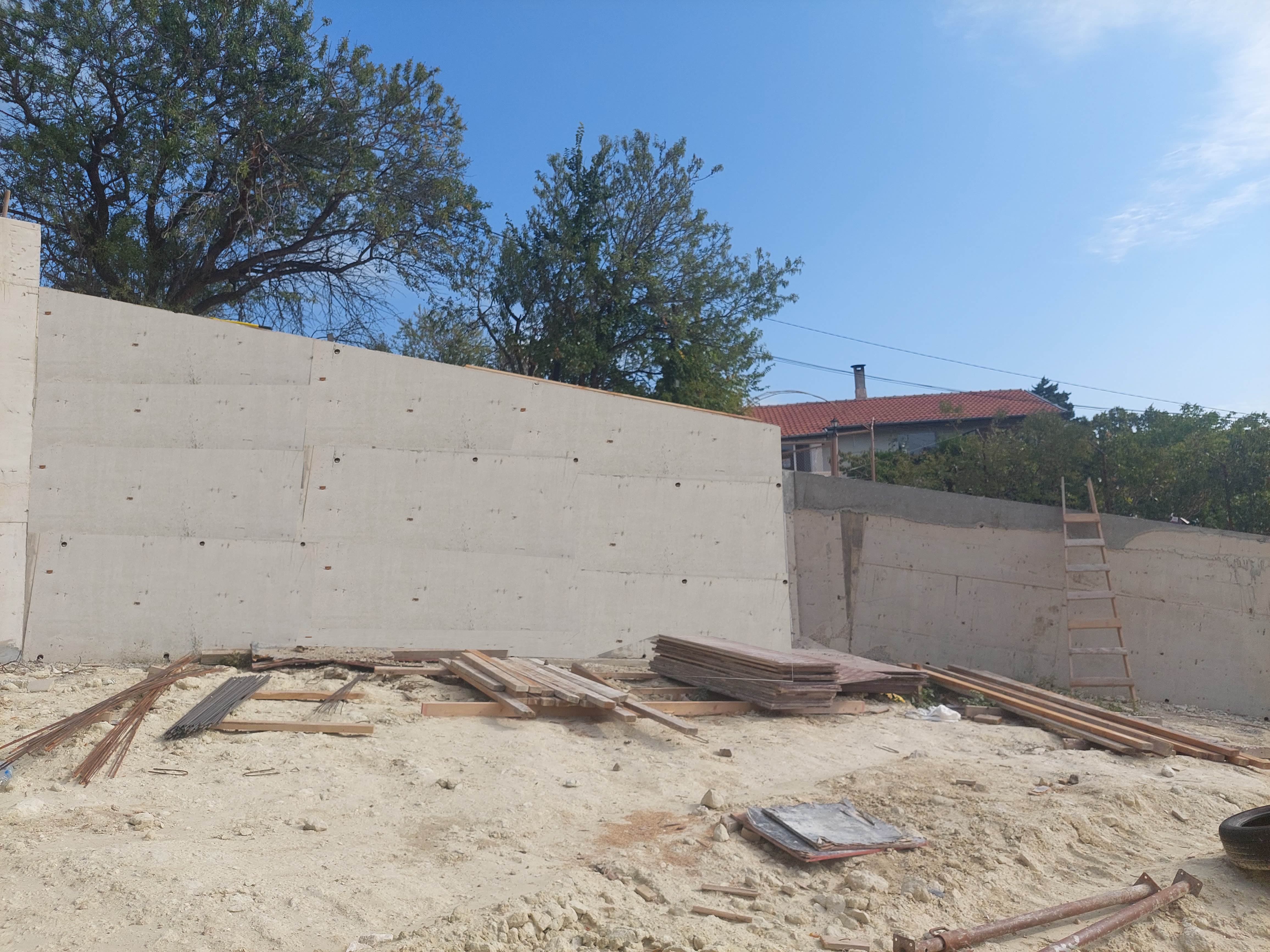 50 метра бетонна подпорна стена